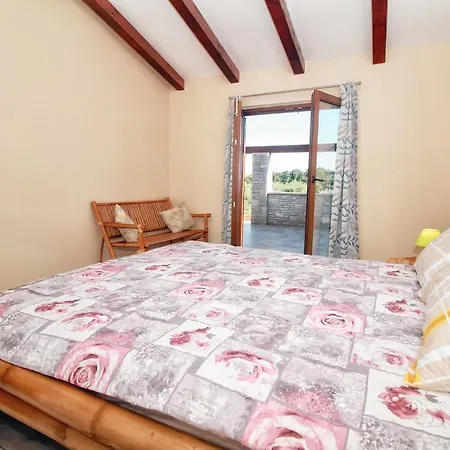 Holiday Stancija Marusi 別荘 Peruški